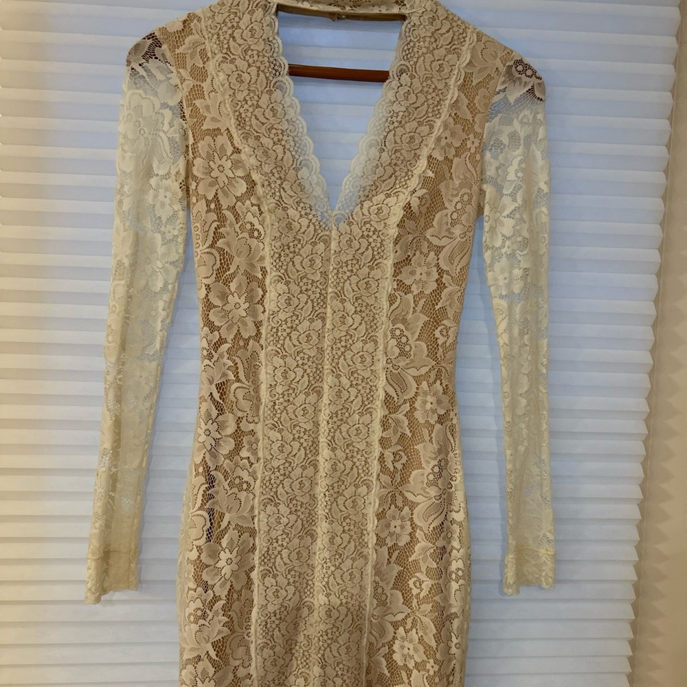 bebe Lace V-Neck Long Sleeve Dress - Cream and Tan
